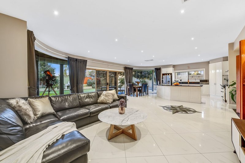 Photo - 17 Stanford Avenue, Keysborough VIC 3173 - Image 11