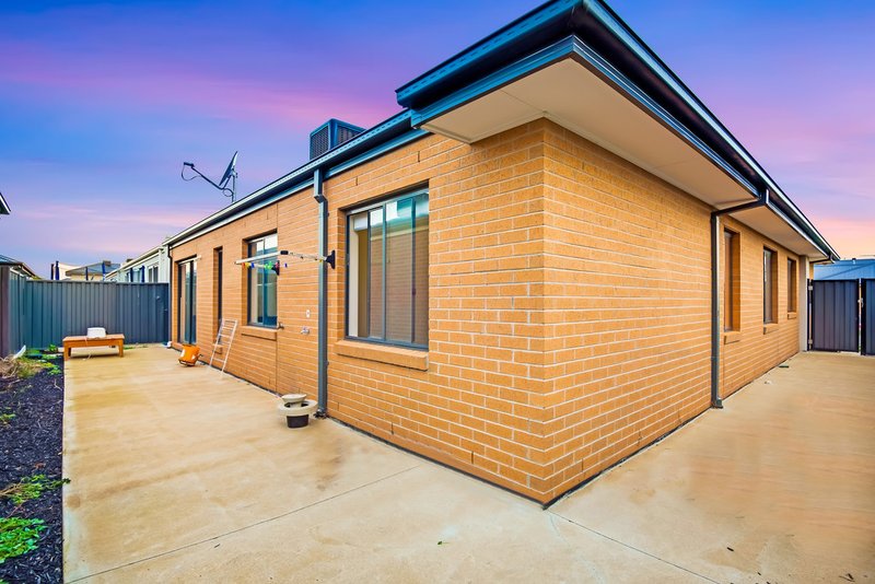 Photo - 17 Stanhope Road, Tarneit VIC 3029 - Image 9