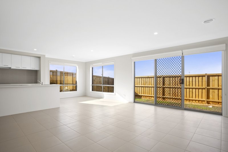 Photo - 17 Stanmore Crescent, Wyndham Vale VIC 3024 - Image 2