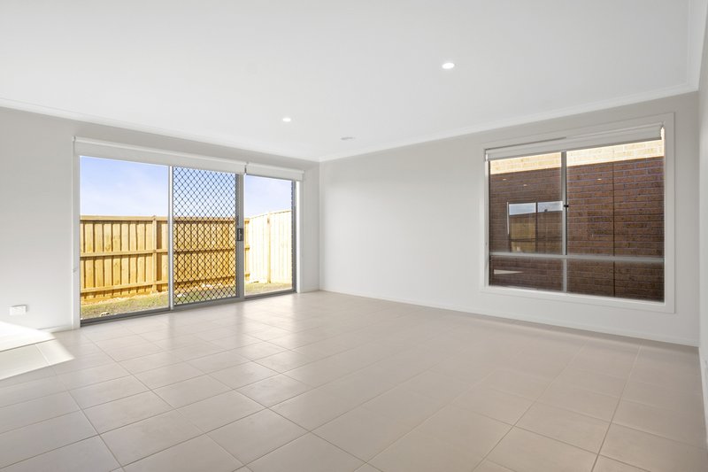 Photo - 17 Stanmore Crescent, Wyndham Vale VIC 3024 - Image 4