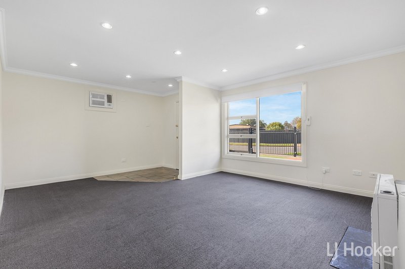 Photo - 17 Stapleton Street, Davoren Park SA 5113 - Image 4