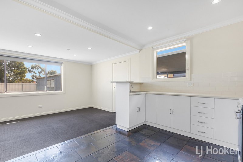 Photo - 17 Stapleton Street, Davoren Park SA 5113 - Image 5