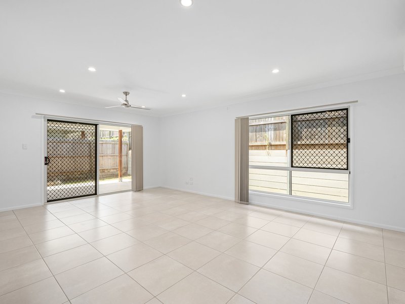 Photo - 17 Stellar Street, Spring Mountain QLD 4300 - Image 4