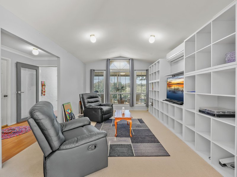 Photo - 17 Sterling Way, Hamlyn Terrace NSW 2259 - Image 5