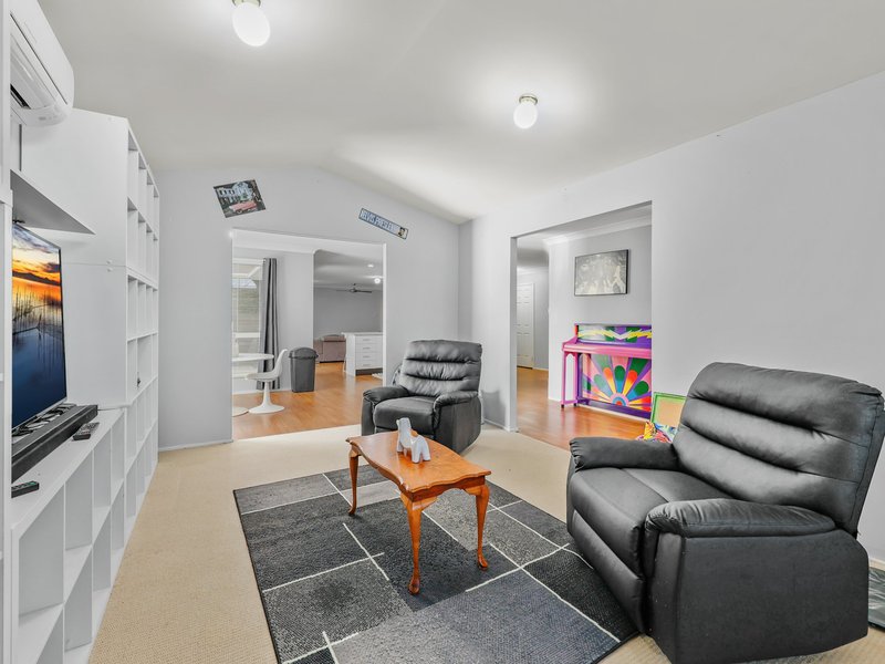 Photo - 17 Sterling Way, Hamlyn Terrace NSW 2259 - Image 6