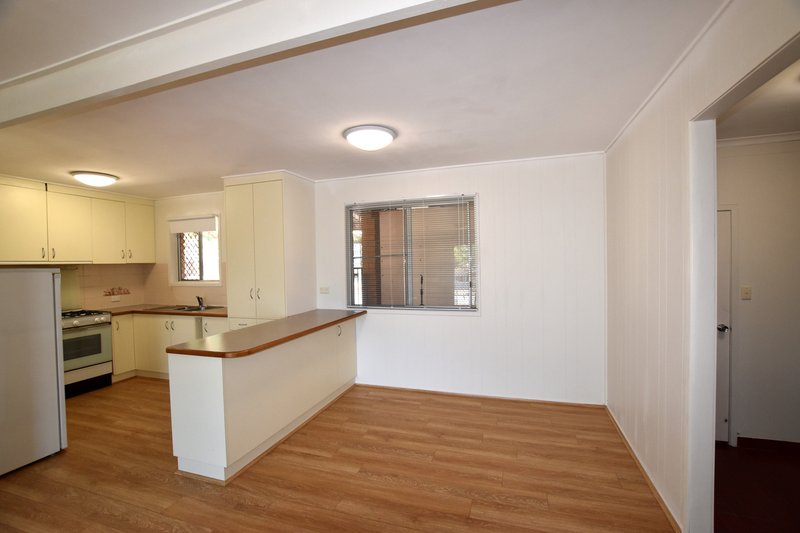 Photo - 17 Streeter Street, Clinton QLD 4680 - Image 4