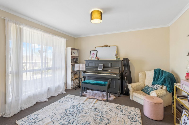 Photo - 17 Stringbark Avenue, Craigmore SA 5114 - Image 3
