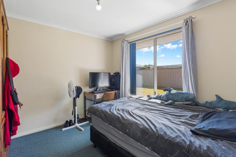 Photo - 17 Stringbark Avenue, Craigmore SA 5114 - Image 11