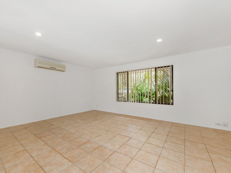 Photo - 17 Studio Drive, Oxenford QLD 4210 - Image 4