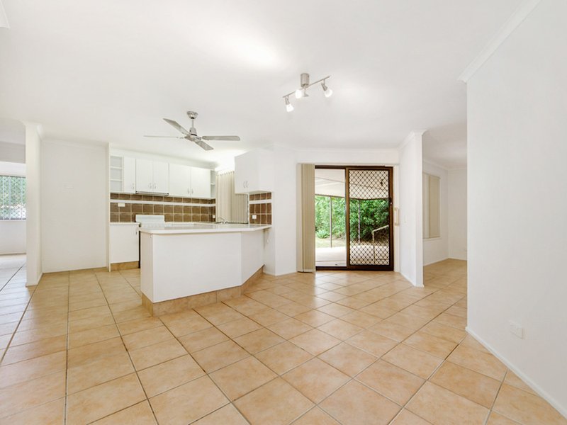 Photo - 17 Studio Drive, Oxenford QLD 4210 - Image 5