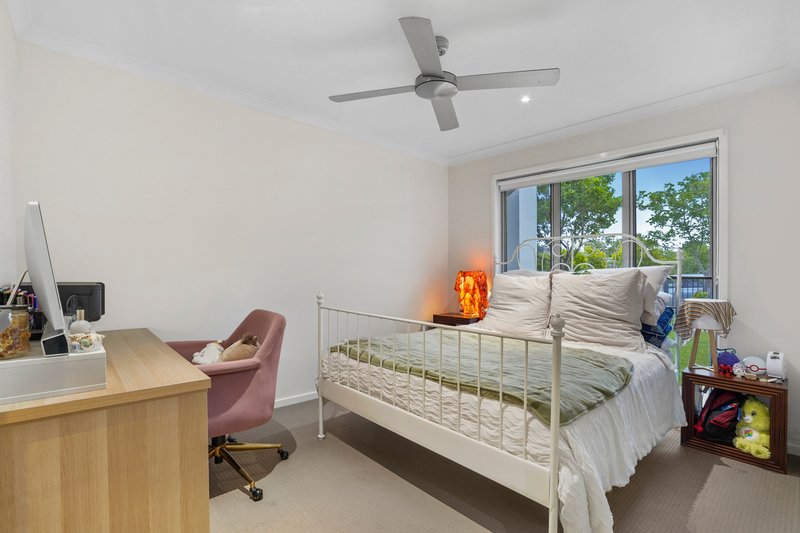 Photo - 17 Summerview Avenue, Yarrabilba QLD 4207 - Image 4
