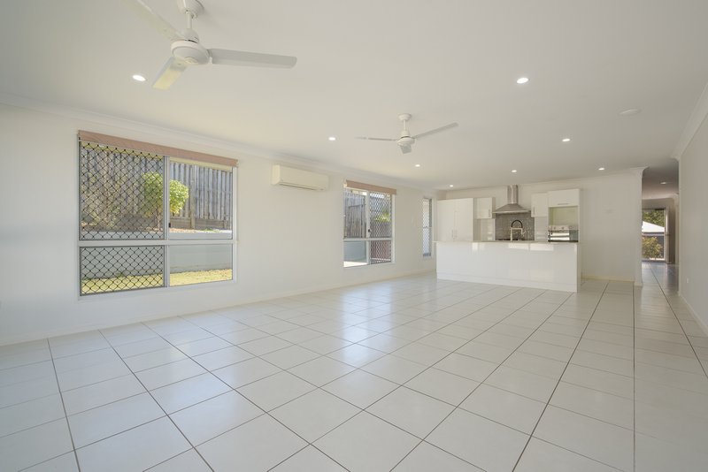 Photo - 17 Sundowner Road, Clinton QLD 4680 - Image 6