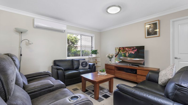 Photo - 1/7 Sunning Street, Kearneys Spring QLD 4350 - Image 6