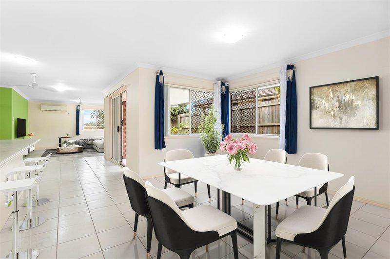 Photo - 17 Sunningdale Street, Oxley QLD 4075 - Image 2