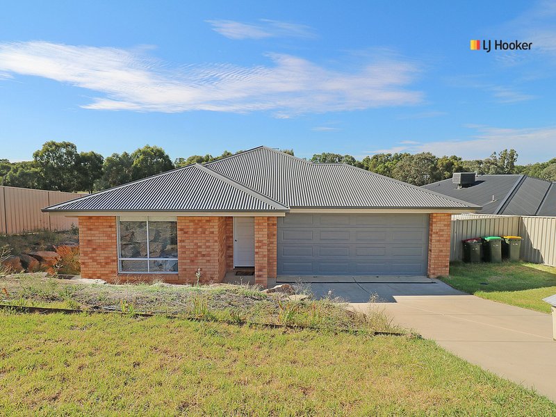 17 Sunvale Crescent, Estella NSW 2650