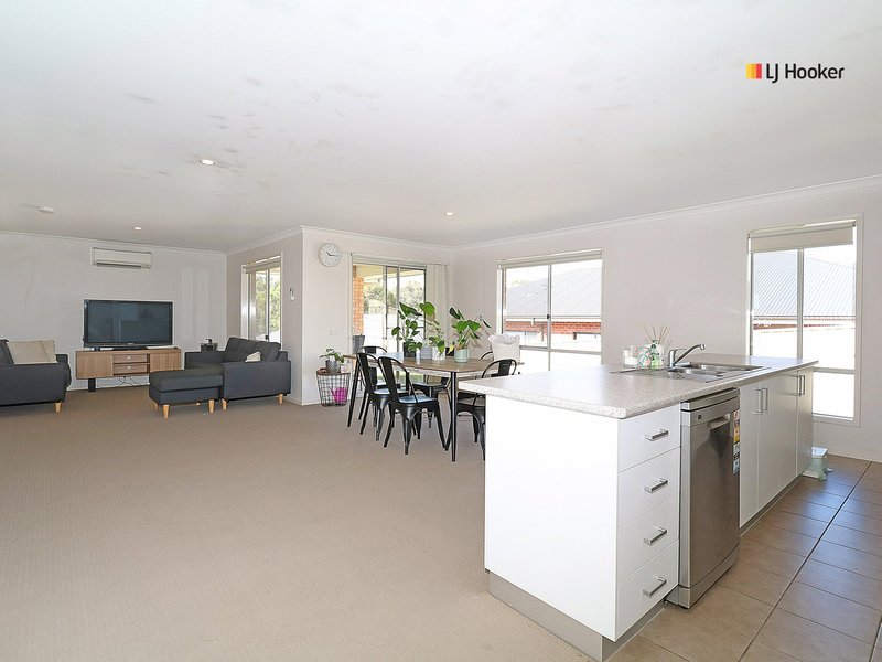 Photo - 17 Sunvale Crescent, Estella NSW 2650 - Image 3