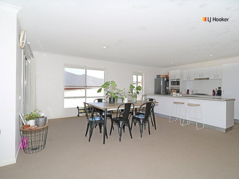 Photo - 17 Sunvale Crescent, Estella NSW 2650 - Image 4