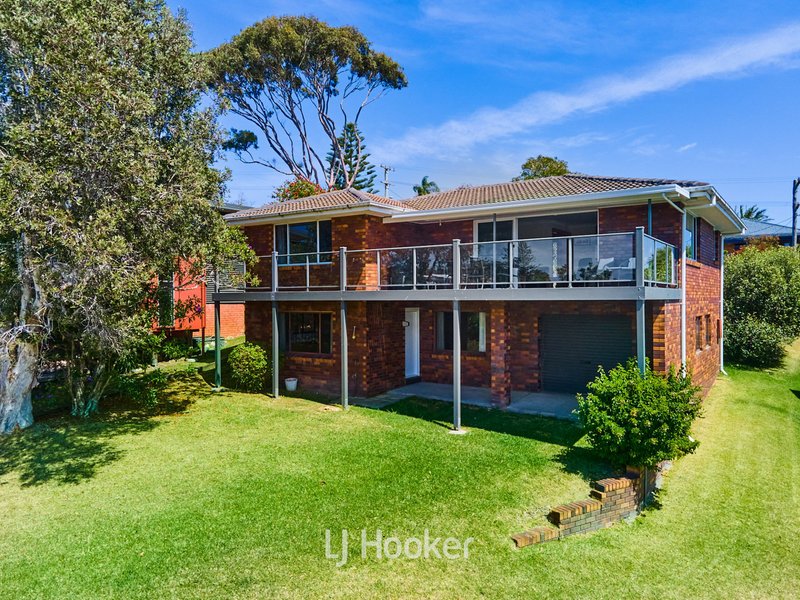 17 Surfview Avenue, Black Head NSW 2430