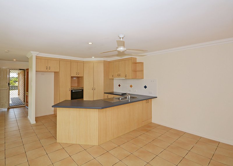 Photo - 17 Surrey Court, Kawungan QLD 4655 - Image 4