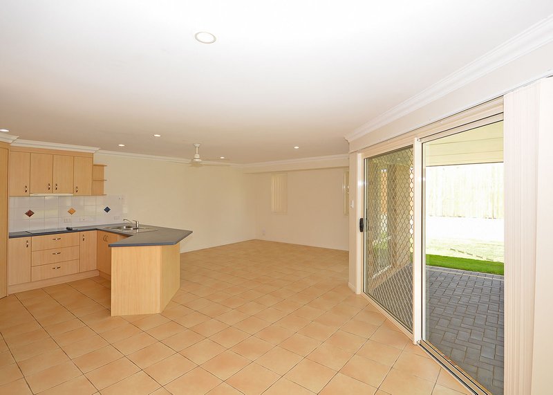 Photo - 17 Surrey Court, Kawungan QLD 4655 - Image 5