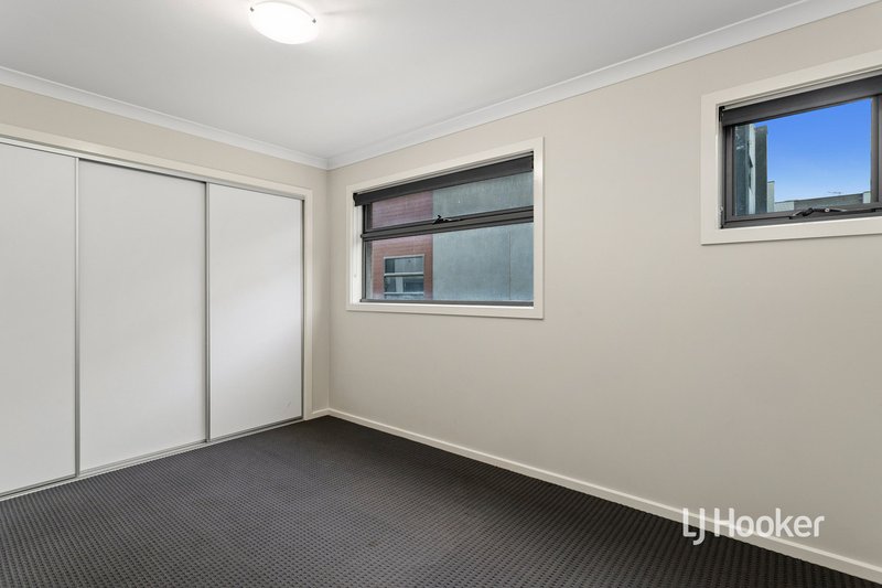 Photo - 17 Swagman Walk, Wollert VIC 3750 - Image 11