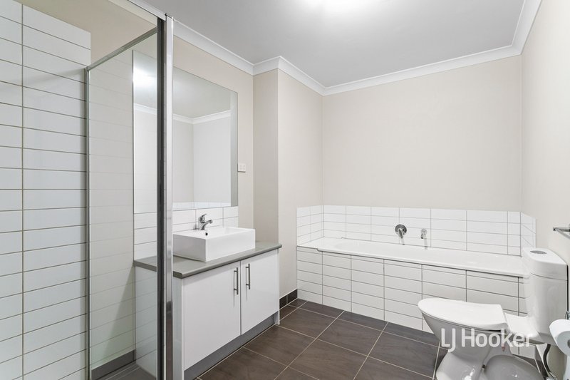 Photo - 17 Swagman Walk, Wollert VIC 3750 - Image 12