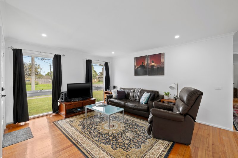 Photo - 17 Sycamore Crescent, Boronia VIC 3155 - Image 4