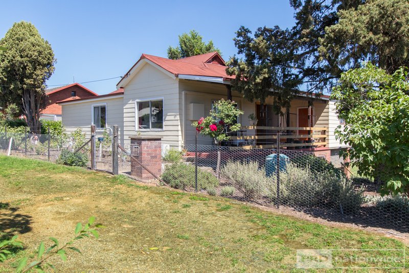 17 Sydney Street, Tumut NSW 2720