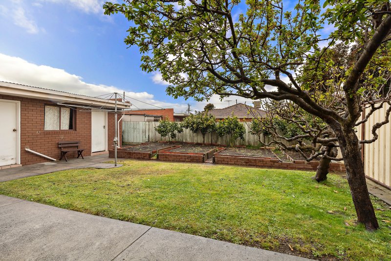 Photo - 17 Teal Crescent, Lalor VIC 3075 - Image 12