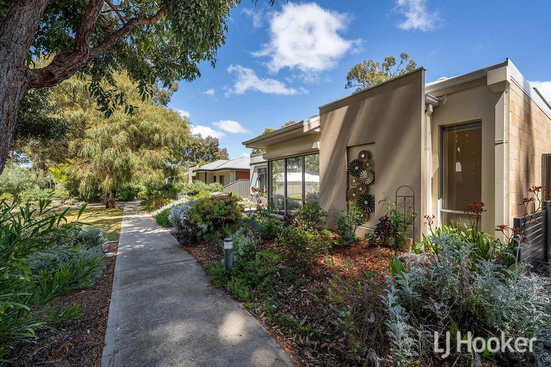 Photo - 17 Thornbill Crescent, Coodanup WA 6210 - Image 4