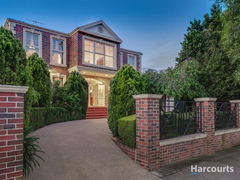 17 Tirhatuan Drive, Rowville VIC 3178