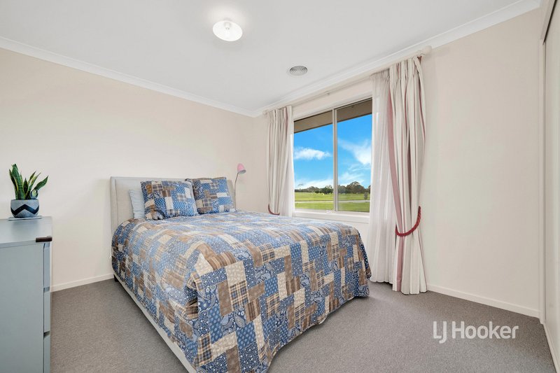 Photo - 17 Toddington Avenue, Williams Landing VIC 3027 - Image 11