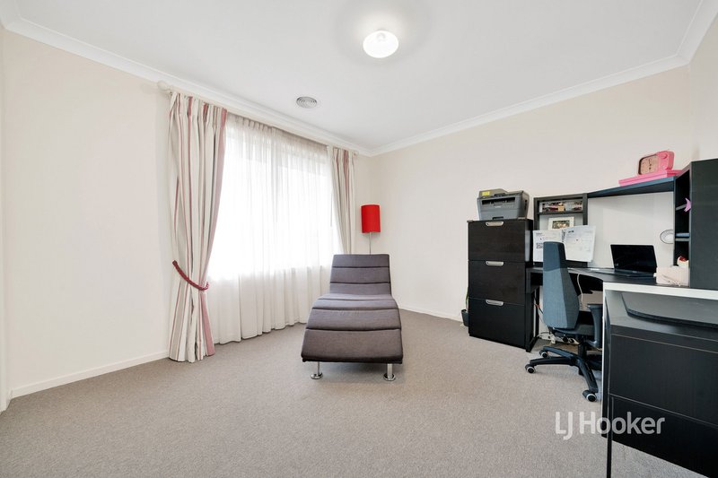 Photo - 17 Toddington Avenue, Williams Landing VIC 3027 - Image 14