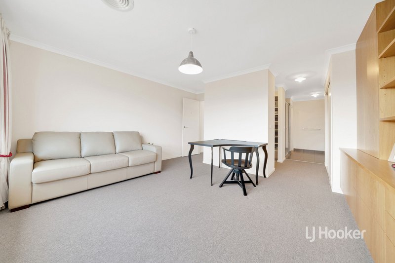 Photo - 17 Toddington Avenue, Williams Landing VIC 3027 - Image 15