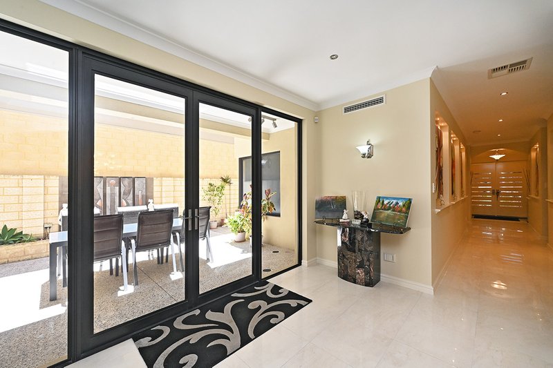 Photo - 17 Torquay Pass, Mindarie WA 6030 - Image 11