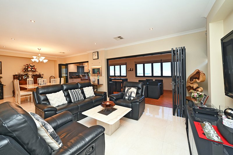 Photo - 17 Torquay Pass, Mindarie WA 6030 - Image 30