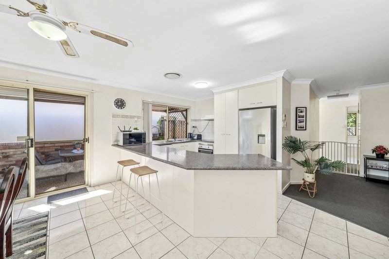 Photo - 17 Trade Winds Drive, Helensvale QLD 4212 - Image 4