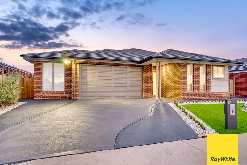 Photo - 17 Treeve Parkway, Werribee VIC 3030 - Image 2