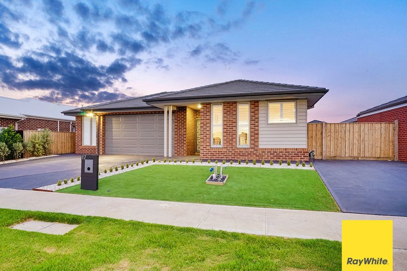 Photo - 17 Treeve Parkway, Werribee VIC 3030 - Image 3