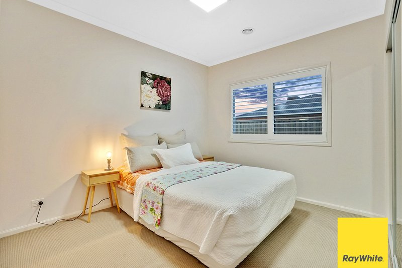 Photo - 17 Treeve Parkway, Werribee VIC 3030 - Image 15