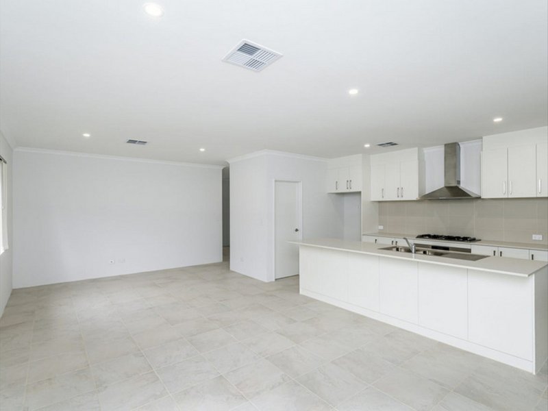 Photo - 17 Troubridge Approach, Eglinton WA 6034 - Image 2