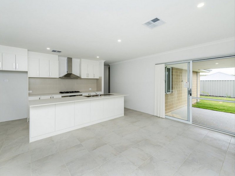 Photo - 17 Troubridge Approach, Eglinton WA 6034 - Image 5