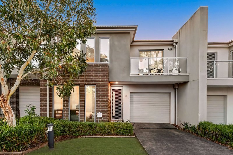 Photo - 17 Tully Crescent, Narre Warren VIC 3805 - Image 1