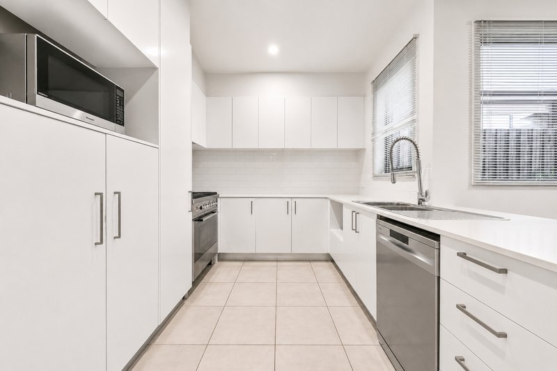 Photo - 17 Tully Crescent, Narre Warren VIC 3805 - Image 2