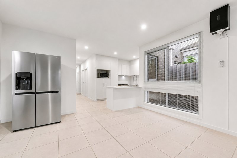 Photo - 17 Tully Crescent, Narre Warren VIC 3805 - Image 3
