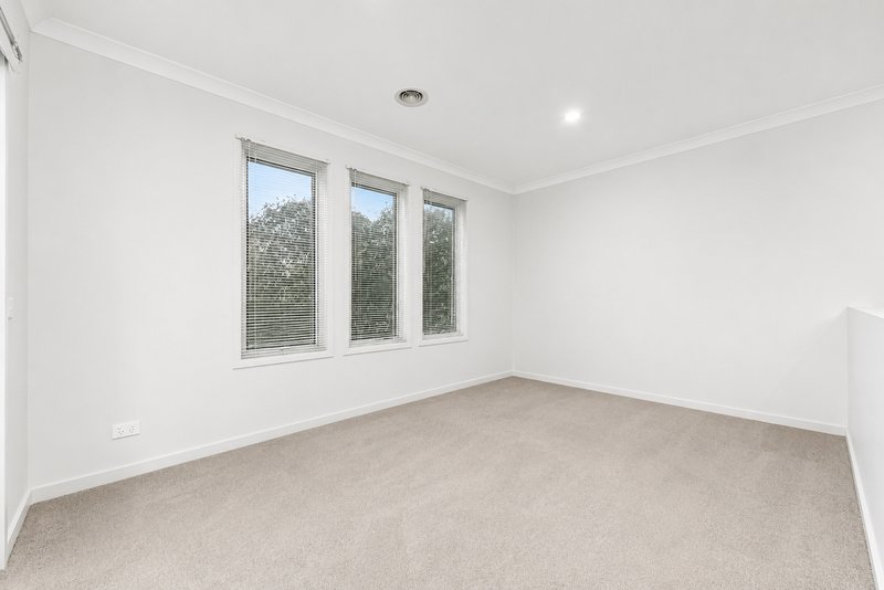Photo - 17 Tully Crescent, Narre Warren VIC 3805 - Image 5