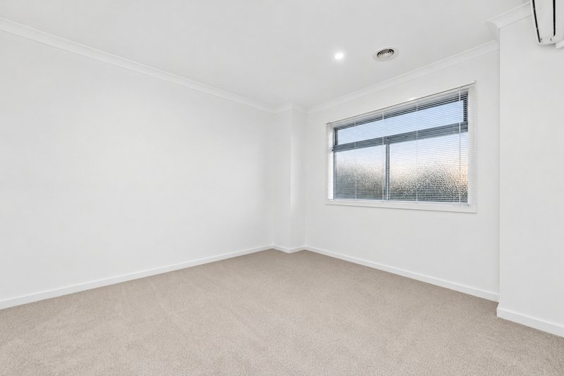 Photo - 17 Tully Crescent, Narre Warren VIC 3805 - Image 6