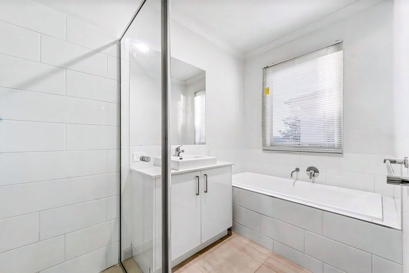 Photo - 17 Tully Crescent, Narre Warren VIC 3805 - Image 9