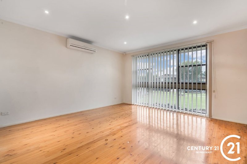 Photo - 17 Turquoise Crescent, Bossley Park NSW 2176 - Image 2