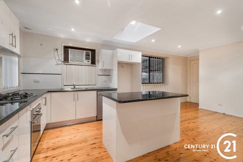 Photo - 17 Turquoise Crescent, Bossley Park NSW 2176 - Image 3